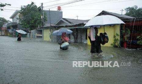 Banjir Air Laut Masuk ke Pemukiman Warga Tanjungpinang