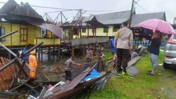 Puting Beliung Melanda, 33 Rumah Rusak Berat di Mallusetasi Barru