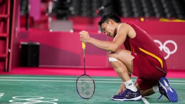 Para Pebulutangkis Top Susul Indonesia Mundur dari Kejuaraan Dunia 2021, Kento Momota?