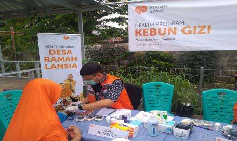 Jaga Kesehatan Lansia Lewat Ramah Lansia Rumah Zakat