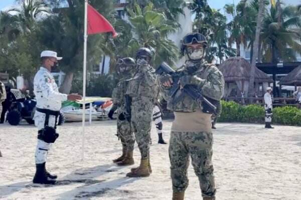 Horor, 5 Pria Bersenjata Naik Jetski Umbar Tembakan di Pantai Penuh Turis