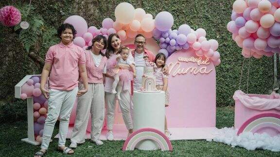 Cara Jitu Kelola Stres Saat Mengasuh Anak ala Mona Ratuliu, Moms Wajib Banget Tahu!