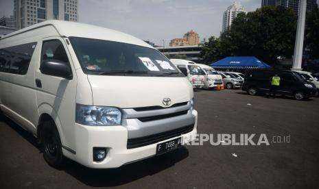 Polisi Cari Mobil Travel Masuk Jurang di Sumut