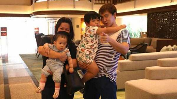 Sambut Natal, Marcus Gideon Pose Kebersamaan Bareng Istri dan Anak