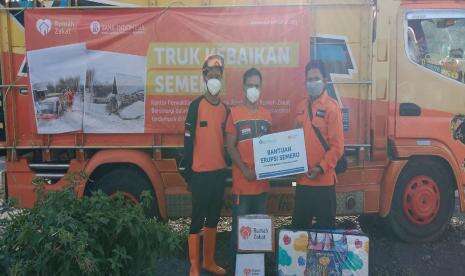 Lewat Rumah Zakat, BI Jember Salurkan Bantuan bagi Korban Erupsi Semeru
