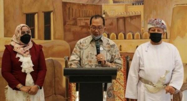 Dubes Mohamad Irzan Promosikan Batik Dan Gelar Fashion Show Di Oman