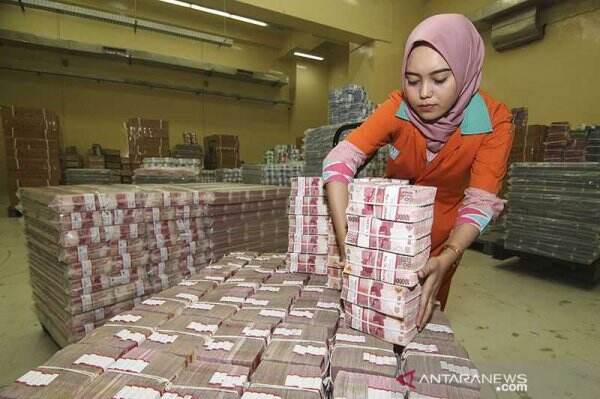 Mengagetkan di Tengah Kekhawatiran Akan Omicron, Rupiah Selasa Pagi Menguat 13 Poin