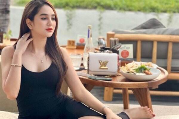 Hana Hanifah Gemoy Pakai Bikini Hitam, Tompel di Punggung Buat Netizen Salfok