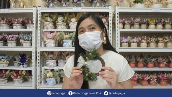 Penjualan Meroket, Pernak-Pernik Natal Mulai Bangkit