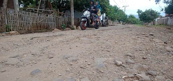 Tak Pernah Diperbaiki, Jalan di Wadu Kopa Bima Hancur