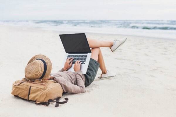 Tips Hemat Baterai Laptop saat di Perjalanan