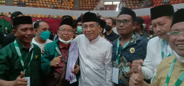 Disambut Selawat, Gus Yahya Langsung Diajak Muktamirin Foto