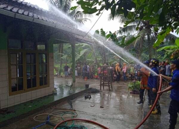 Rumah Yayan Ludes Dilalap Si Jago Merah Saat Ditinggal ke Sawah