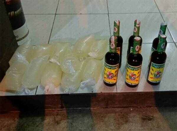 Polsek Mangkubumi Sita Belasan Liter Miras