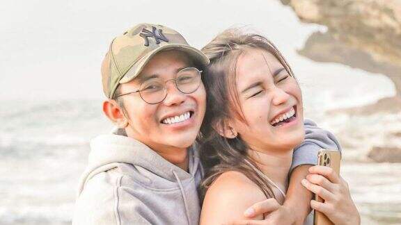Asisten Lantang Bongkar Gelagat Ayu Ting Ting Diam-diam Punya Pacar, Oh Ternyata...