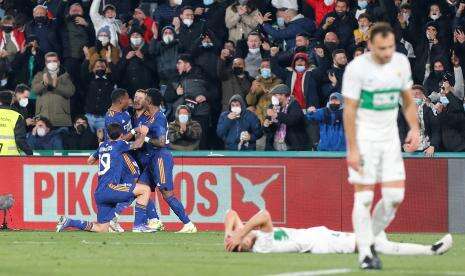Laga Berjalan Penuh Drama, 10 Pemain Real Madrid Menang 2-1 atas Elche di Extra Time