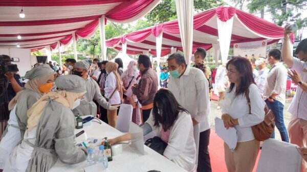Gerindra Gelar Vaksinasi Booster 500 Lansia Ahmad Muzani: Rakyat Sehat Negara Kuat!