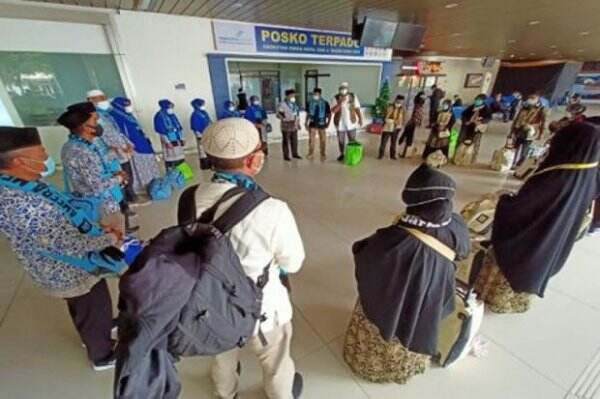 407 Jamaah Umrah Berangkat ke Tanah Suci, Sebagian Tak Melalui Kebijakan Satu Pintu