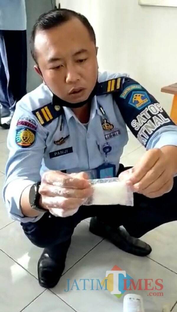 Inilah Video Detik-Detik Pembongkaran Botol Sabun Cair yang Berisi Sabu di Lapas Tulungagung