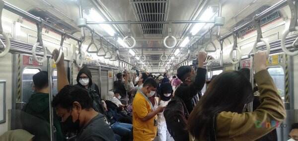 Kasus Covid-19 Melonjak, Penumpang KRL Mulai Sepi