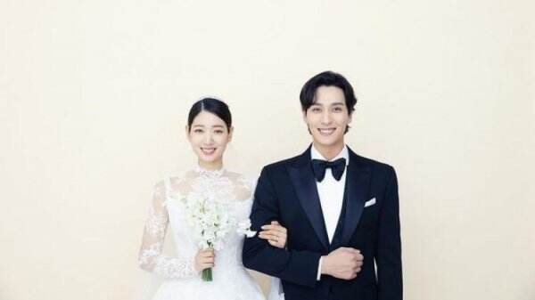 Resmi menikah, ini potret-potret bahagia Park Shin-hye & Choi Tae-joon