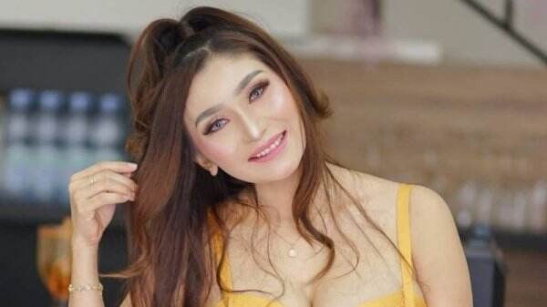 Gaya Baby Margaretha Pakai Dress Mini Ketat Bikin Netizen Susah Fokus!