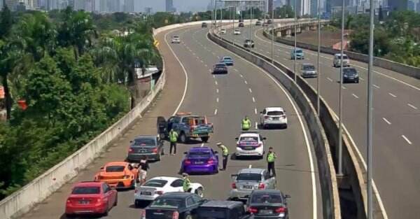 Viral! Konvoi Mobil Mewah di Tol Andara Bikin Macet Tuai Hujatan, Ini Klarifikasinya