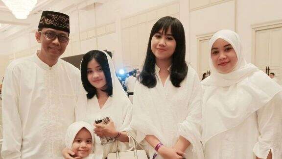Mayang dan Doddy Soedrajat Kedapatan Beruraian Air Mata Depan Pusara Ibu Vanesaa Angel, Netter: Sedang Mencari Simpati