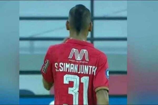 Salah Pakai Jersey, Riko Simanjuntak Kena Denda Rp10 Juta