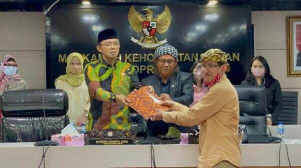 Perwakilan Masyarakat Sunda Resmi Laporkan Arteria Dahlan ke MKD, Kiai Maman Janji untuk Memproses Lebih Lanjut