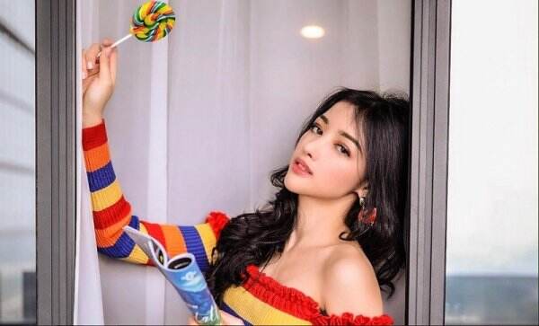 5 Potret Siwi Widi, Eks Pramugari Cantik yang Diduga Terima Uang Suap Rp647,8 Juta