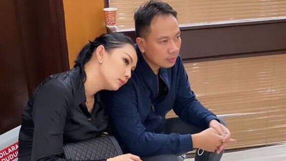 Berlinang Air Mata Usai Cerai Dari Kalina Oktarani, Vicky Prasetyo: Satu Tahun Menikah Itu Prestasi!