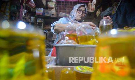 Minyak Goreng di Malaysia Hanya Rp 8 Ribu Seliter, Ini Kata Lutfi