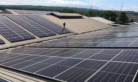 PLN Konversi 250 MW Pembangkit Diesel ke Surya pada 2022