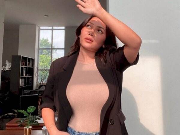 Mutia Ayu Unggah Foto OOTD Kece, Tubuh Langsing Jadi Sorotan Netizen