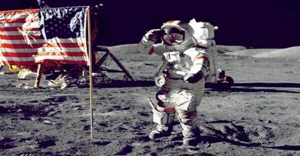 5 Mitos Pendaratan Manusia di Bulan Paling Aneh