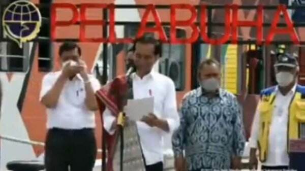 Viral Luhut Teleponan saat Jokowi Pidato, Netizen: Bosnya Siapa Dulu