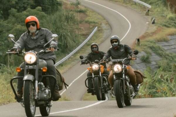 EIGER x Royal Enfield Bikin Biker Tampil Keren On-Bike dan Off-Bike