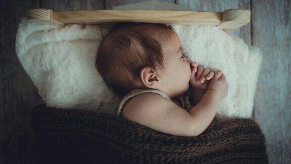 30 Nama Bayi Bermakna Cokelat, Manis Banget Moms!