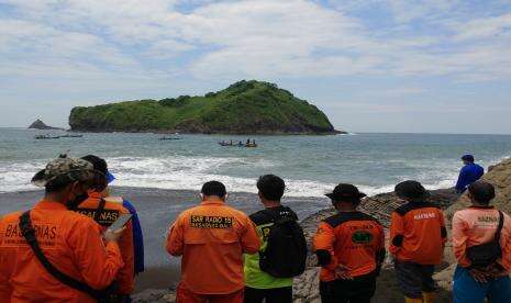 Saat Ritual Maut di Jember, Tinggi Gelombang Mencapai 2,5 Meter