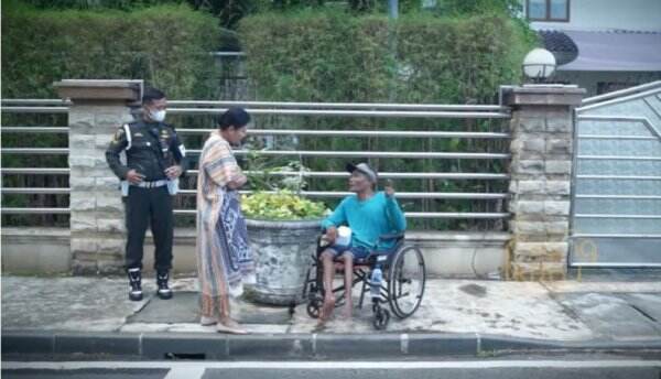 Pengamen Penyandang Disabilitas Terharu Dihampiri Perempuan Ini Di Pinggir Jalan Ternyata Istri 