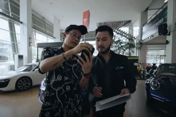 Indra Kenz Pamer Saldo saat Beli Mobil Rp18 Miliar, Rudy Salim: Serem Banget