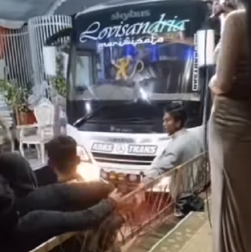 Viral Bus AKAP Terobos Hajatan, Bolehkah Menutup Jalan Demi Acara? Ini Aturannya