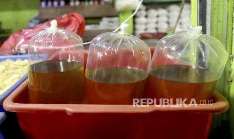 Diskopindag Kota Malang Pasok Minyak Curah ke Sejumlah Pasar Rakyat