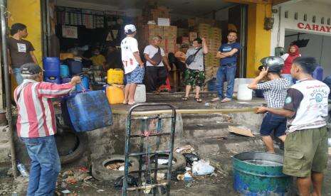 Warga Antre, Harga Minyak Curah di Tasikmalaya Jauh di Atas HET
