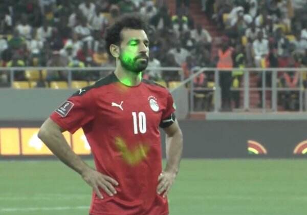 Mohamed Salah Kena Serangan Laser Fans Senegal, Timnas Mesir pun Gagal ke Piala Dunia 2022