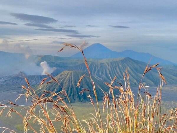 Dijuluki Golden Swiss, Gunung Bromo Punya Spot Berburu Sunrise Terbaik ...