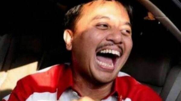 Roy Suryo Tuding Tagar #SayaBersamaJokowi Trending di Twitter Pakai Bot: BuzzerRp!