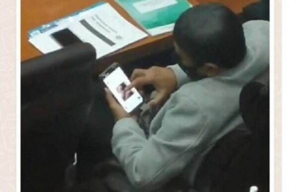 Lagi Rapat Vaksin Anggota DPR Nonton Bokep, Siapa Ini?