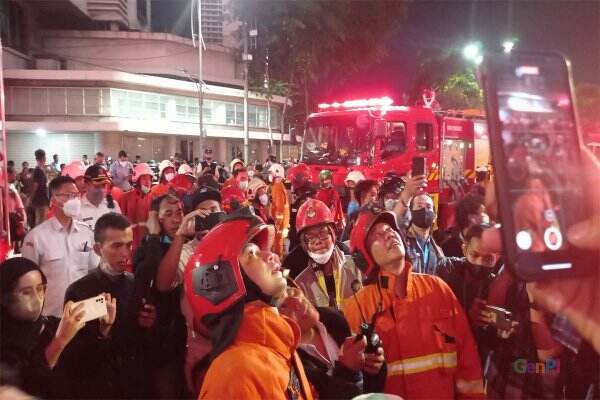 Tunjungan Plaza Kebakaran, 28 Unit Damkar Diterjunkan